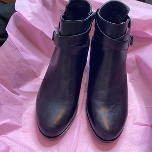 Brand new Additionelle ankle boots.